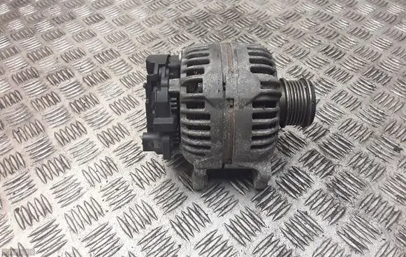 Volkswagen Golf V Generator/alternator 028903029Q 0124525010