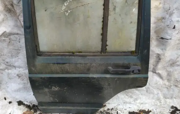 Jeep Cherokee Rear door