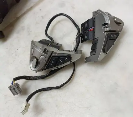 Nissan Juke I F15 Steering wheel buttons/switches 14711MN