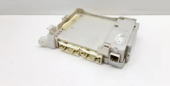 Toyota Prius (XW30) Fuse module 8273047440A