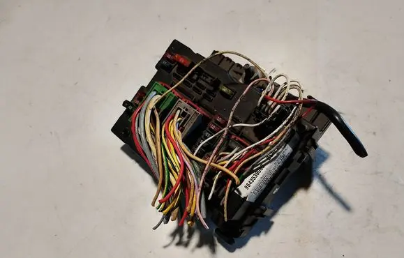 Peugeot 307 Fuse module 9643538080