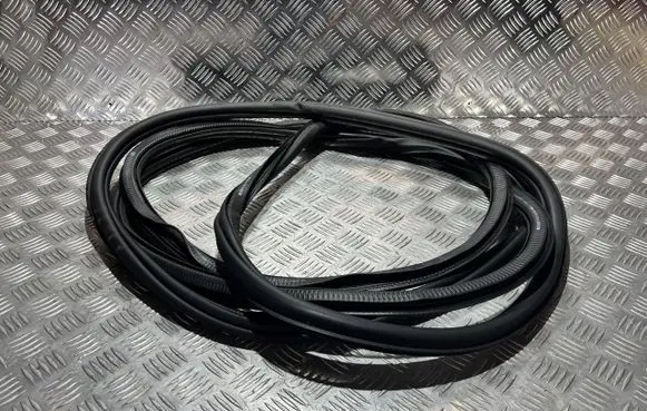 Skoda Fabia Mk4 (6VA) Front door rubber seal VW22337
