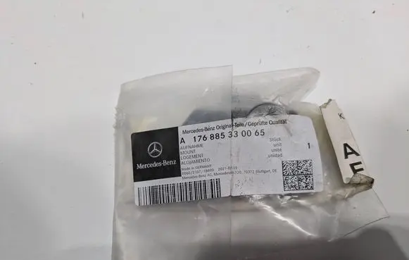 Mercedes-Benz A W176 Front parking sensor holder (PDC) A176885330065 M28336393 81291316