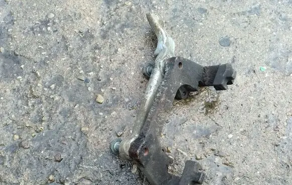 Volvo S60 Front Brake Caliper Pad/Carrier 