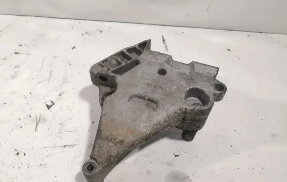 Skoda Octavia Mk2 (1Z) Engine mounting bracket 03G199207A