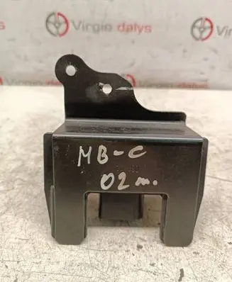Mercedes-Benz C W203 Glow plug pre-heat relay 001q2