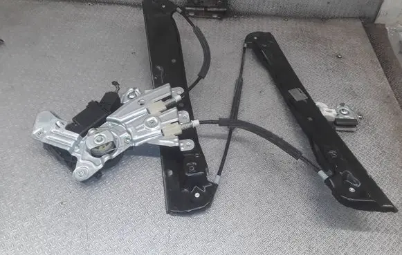 Opel Meriva B Front door window regulator with motor 367992034