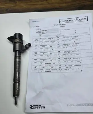 Volvo XC70 Fuel injector 30777526