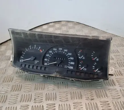Opel Frontera A Speedometer (instrument cluster) 81117707