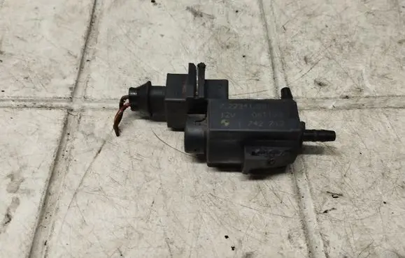 Vacuum valve