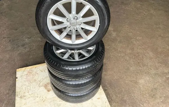 Audi Q3 8U R17 alloy rim
