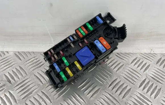 BMW iX2 (U10) Current control relay 8720724 P010131163 106089700020