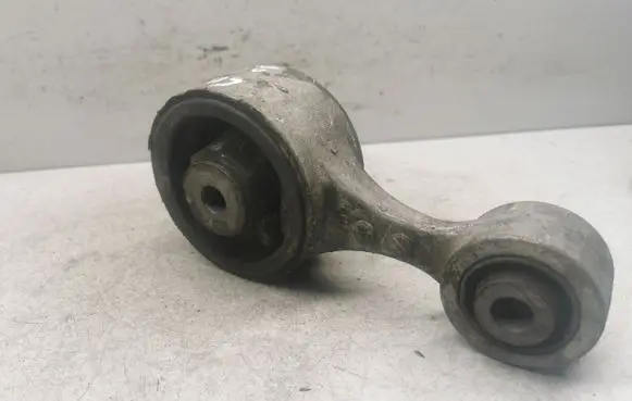 Honda Civic Engine mount bracket