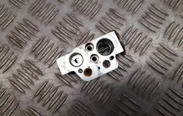 Audi A8 S8 D4 4H Air conditioning (A/C) expansion valve 4H0260109
