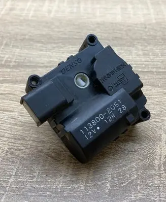 Toyota Avensis T250 Air flap motor/actuator 1138002051