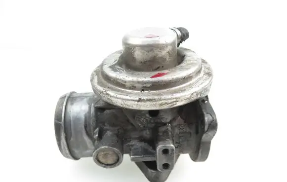 Seat Leon (1M) EGR valve 038129637B 038131501E