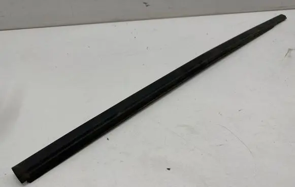 Opel Mokka B Front door glass trim molding