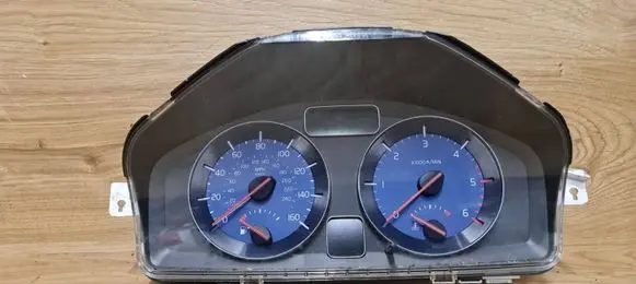 Volvo C30 Speedometer (instrument cluster) 30695998