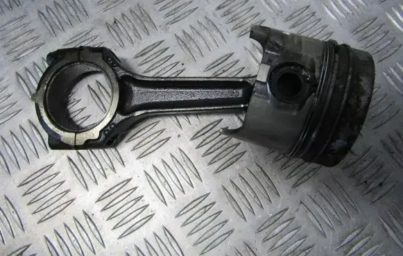 Renault Clio II Piston with connecting rod