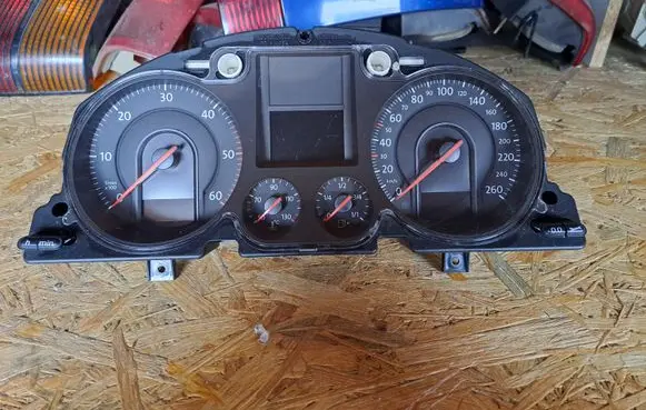 Volkswagen PASSAT B6 Speedometer (instrument cluster) 3C0920860N V0002000