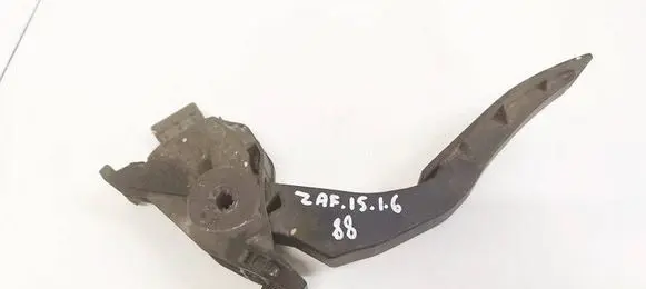 Accelerator throttle pedal