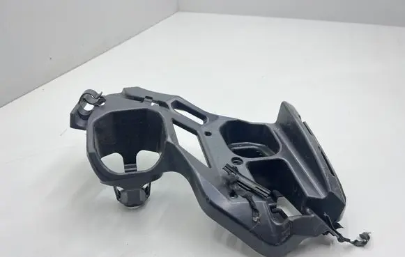 Rear bumper mounting bracket