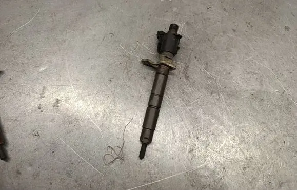 Volvo V70 Fuel injector 31272690