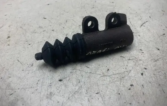 Clutch slave cylinder