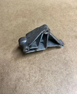 Volvo S40, V40 Engine mounting bracket 30611139