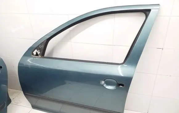 Skoda Octavia Mk2 (1Z) Front door