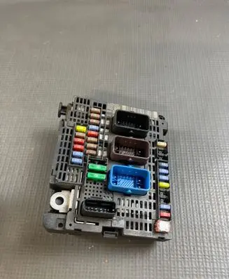 Citroen DS4 Fuse module 9810296480