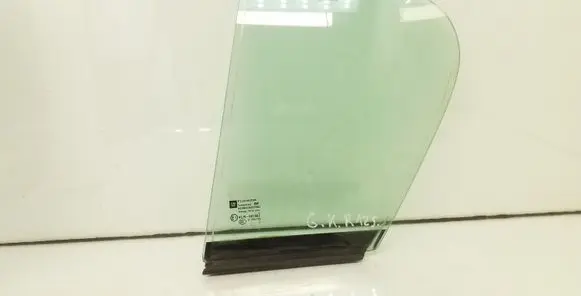 Opel Astra H Rear vent window glass 