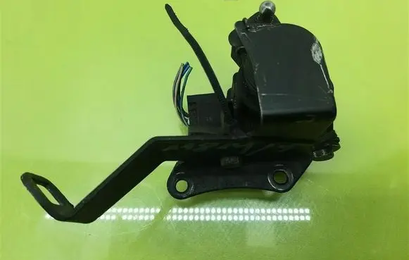 Mercedes-Benz E W210 Accelerator throttle pedal A0125423317