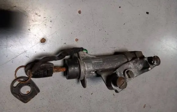 Volkswagen PASSAT B5 Ignition lock 4B0905851A