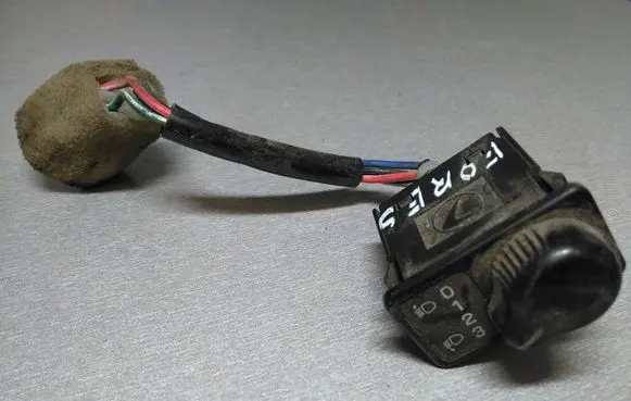 Subaru Forester SF Headlight level height control switch
