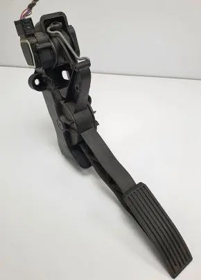 Mercedes-Benz A W169 Accelerator throttle pedal A1693000304