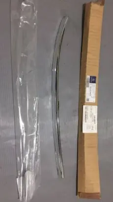 Mercedes-Benz S W126 Windshield trim A1266703822