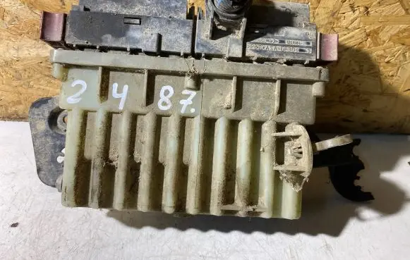 Opel Zafira A Fan control module 9685371