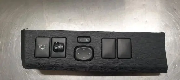 Wing mirror switch