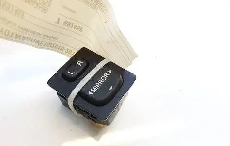 Toyota Auris 150 Wing mirror switch 183574