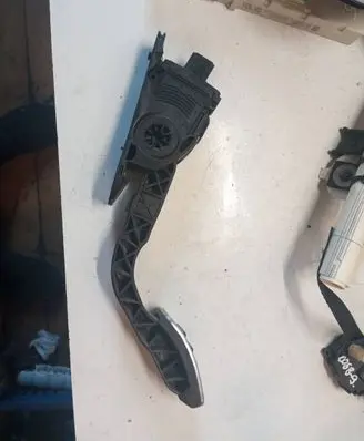 Volvo V40 Accelerator throttle pedal 31341777