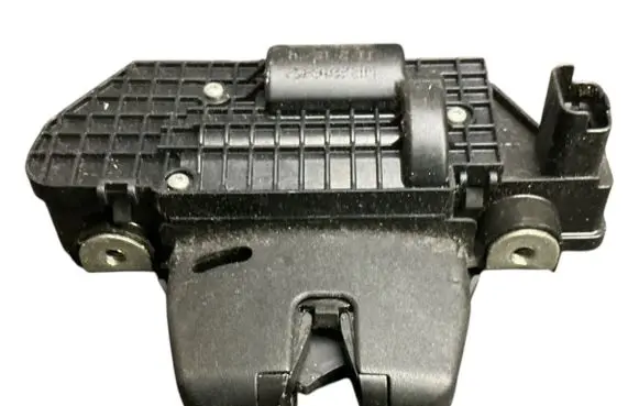 Peugeot 208 Tailgate/trunk/boot lock/catch/latch 9684848680