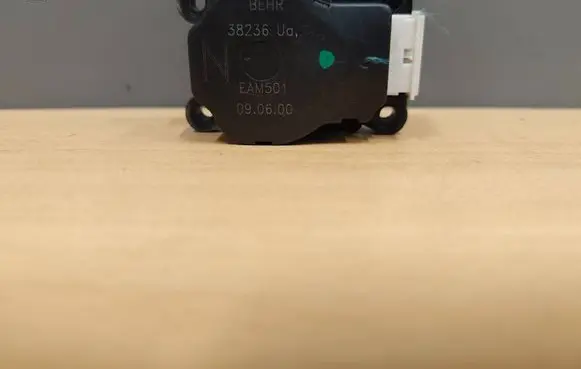 Citroen Xsara Picasso Air flap motor/actuator 38236U EAM501