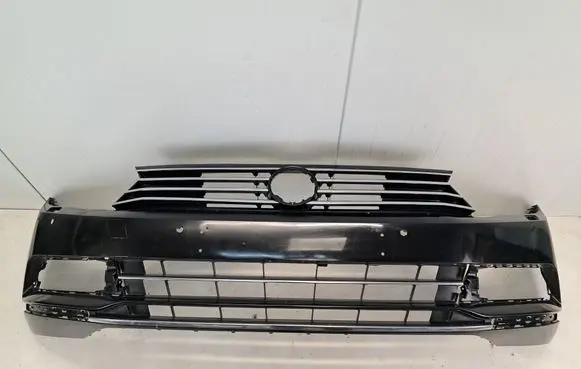 Volkswagen PASSAT B8 Front bumper 3G0807221A Z2710