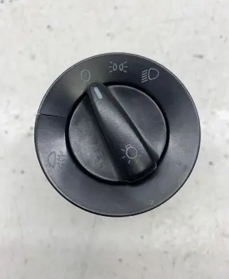 Volkswagen Golf IV Light switch 1C0941531