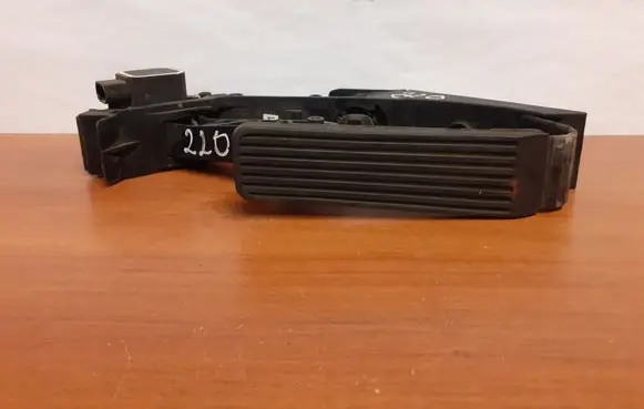 Mercedes-Benz S W220 Accelerator throttle pedal 7023 A2203000004