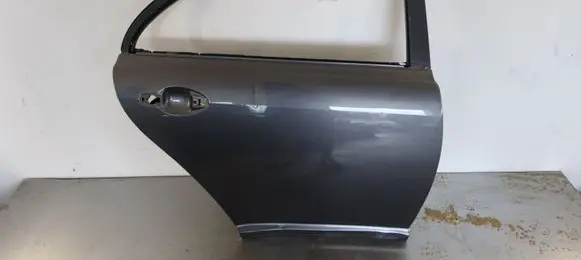 Toyota Avensis T250 Rear door