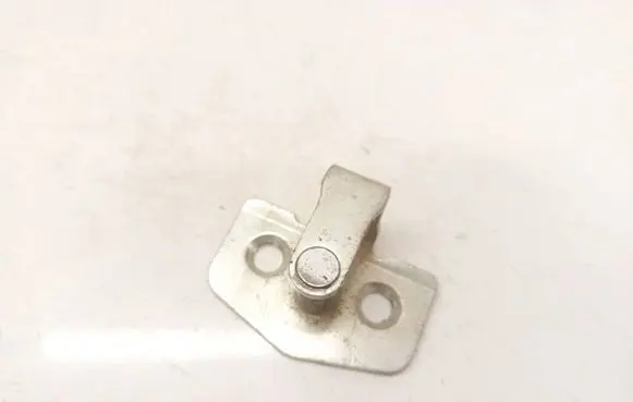 Opel Astra H Front door lock loop/hook striker 