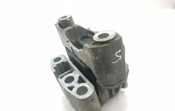 Alfa Romeo Giulietta Engine mount bracket 51888091