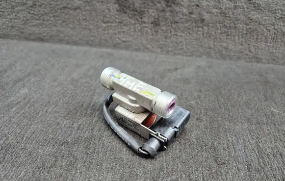 Audi Q7 4M Air conditioning (A/C) pressure sensor 8R0260696A
